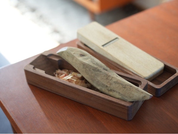 出品15日まで 台屋　木製 かつお節削り器　かつばこブラシ 台屋 かつばこブラシ | 食器と料理道具の専門店「プロキッチン」